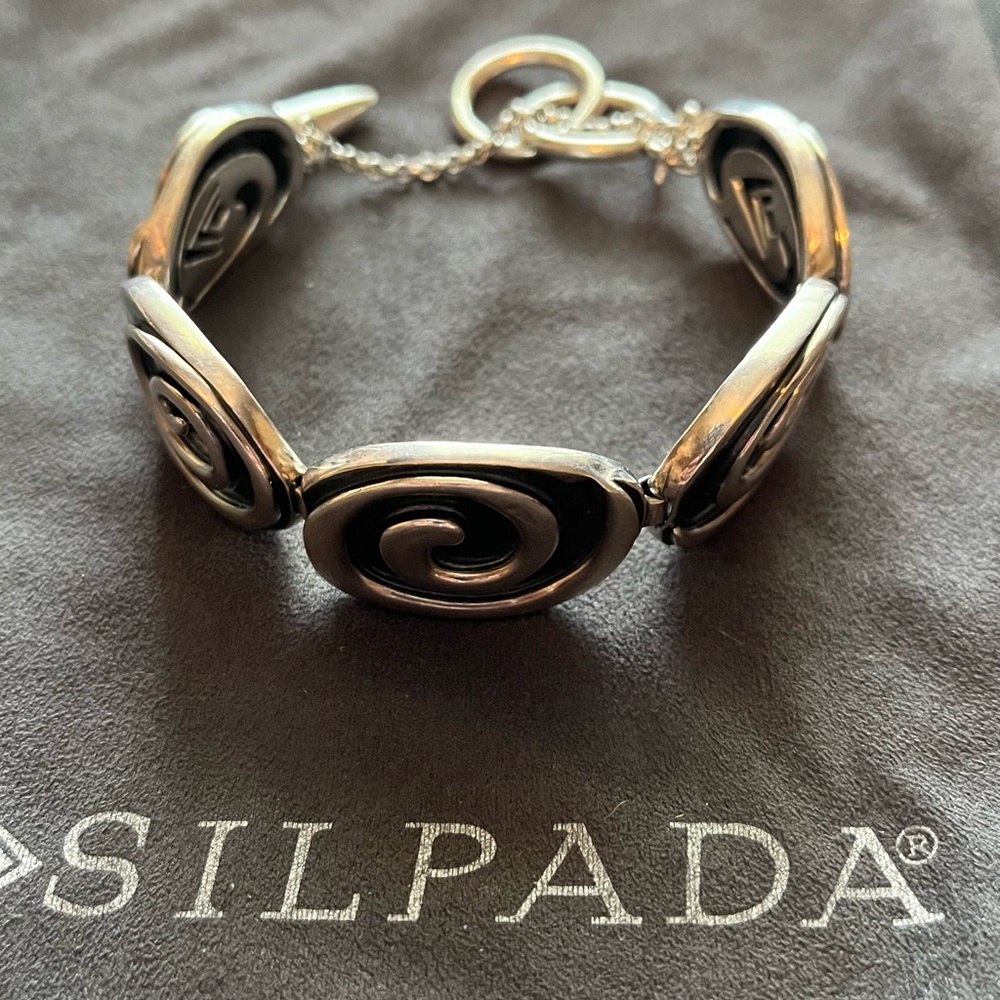 Silpada Circle Bracelet-Price firm-details are gorgeous